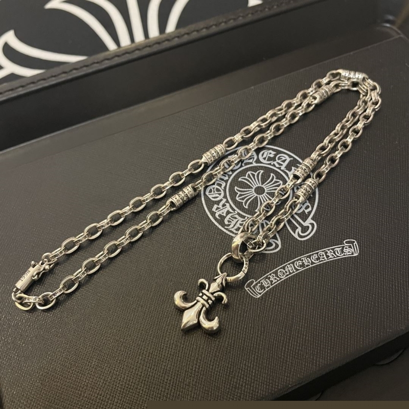 Ch**me He**ts necklaces